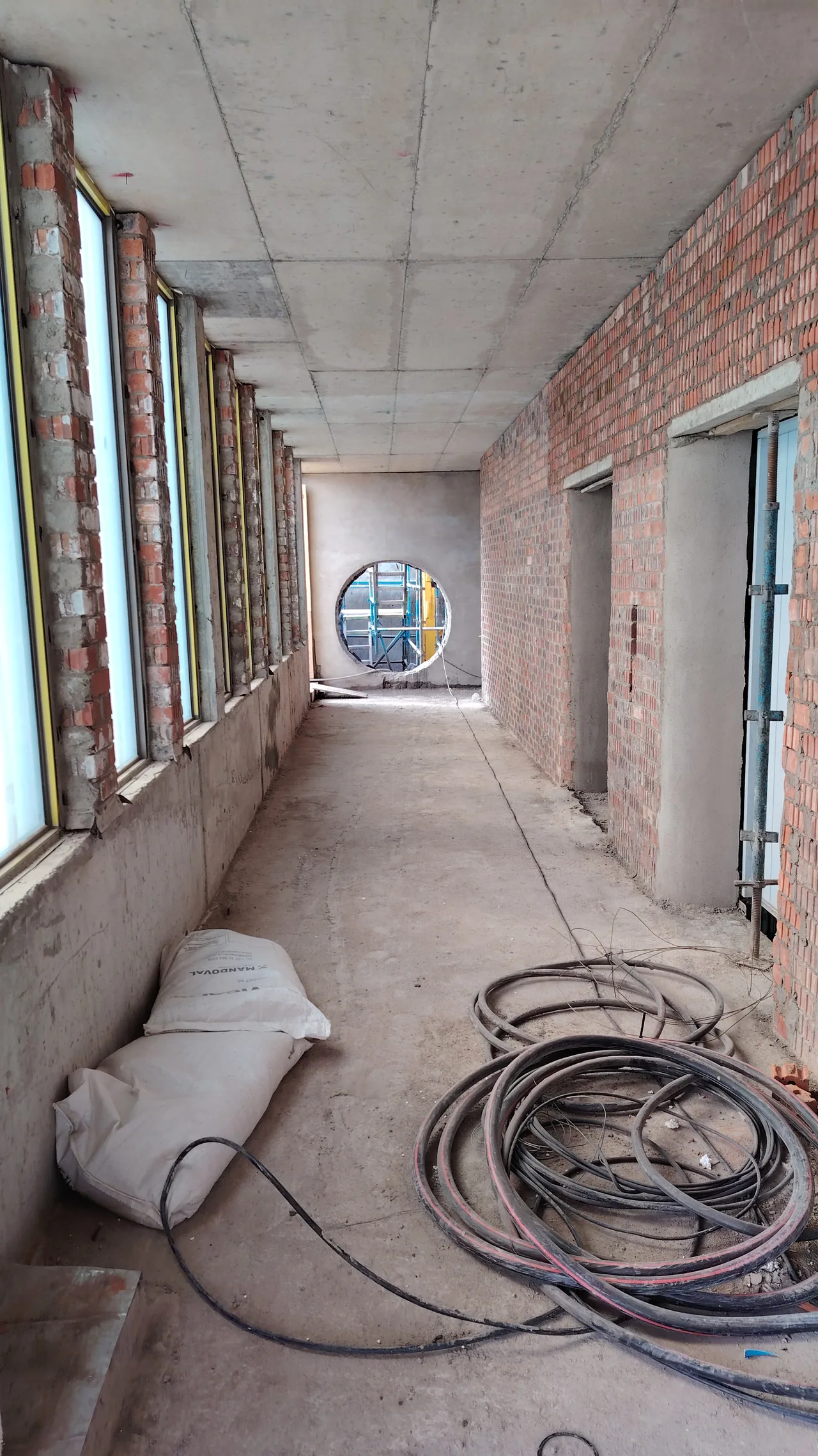 Guest-floor corridor taking shape